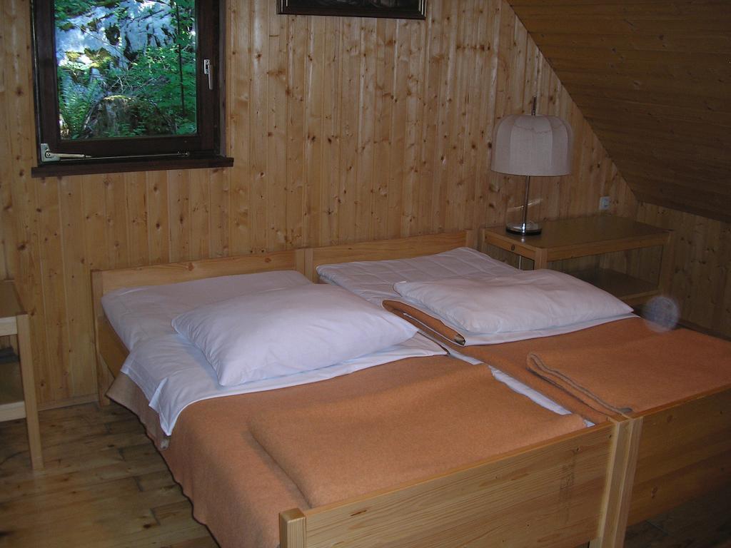 Camping Pivka Jama بوستوينا الغرفة الصورة